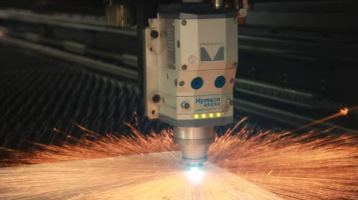 Précision de pointe : découpe laser à fibre sur métaux