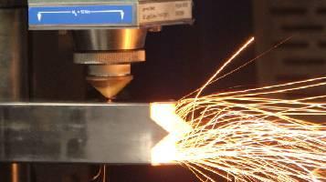 Quelle est l'épaisseur de coupe d'une machine de découpe laser à fibre de 15 000 watts