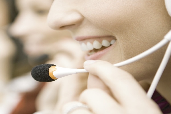 Charg&eacute;e de service &agrave; la client&egrave;le