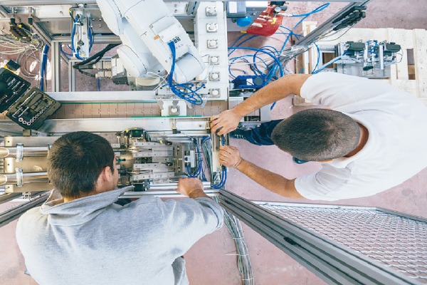 Formation à l'installation et au service après-vente de machines de découpe laser à fibre Hymsonlaser